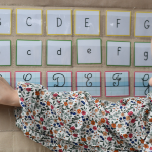 Kit frise mobile : support + cartes "lettres"